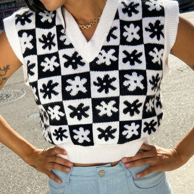 White Grunge Knitted Checkers Floral Pattern Crop Top | Grunge outfits 
