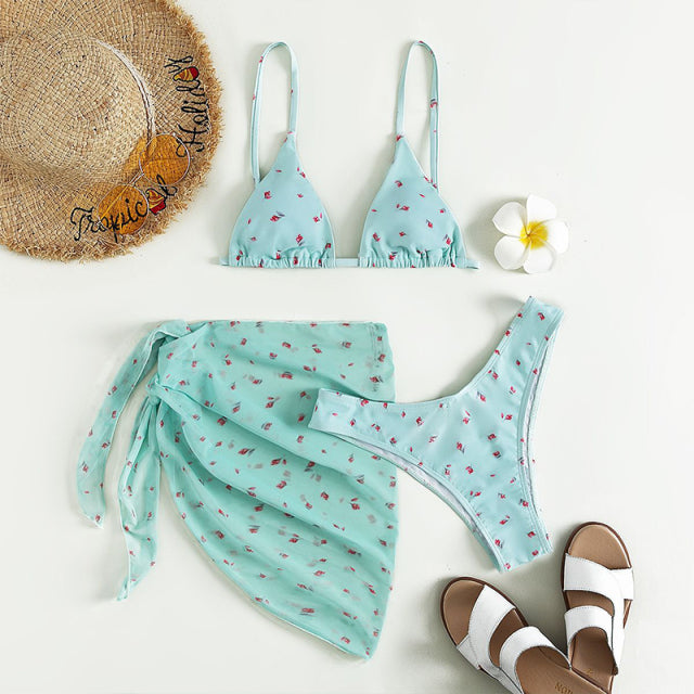 Make this summer a summer to remember with this 3 set Floral Bikini in the color Turqoise