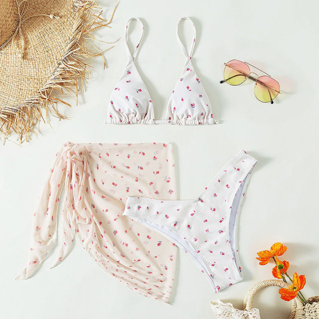Make this summer a summer to remember with this 3 set Floral Bikini in the color white.